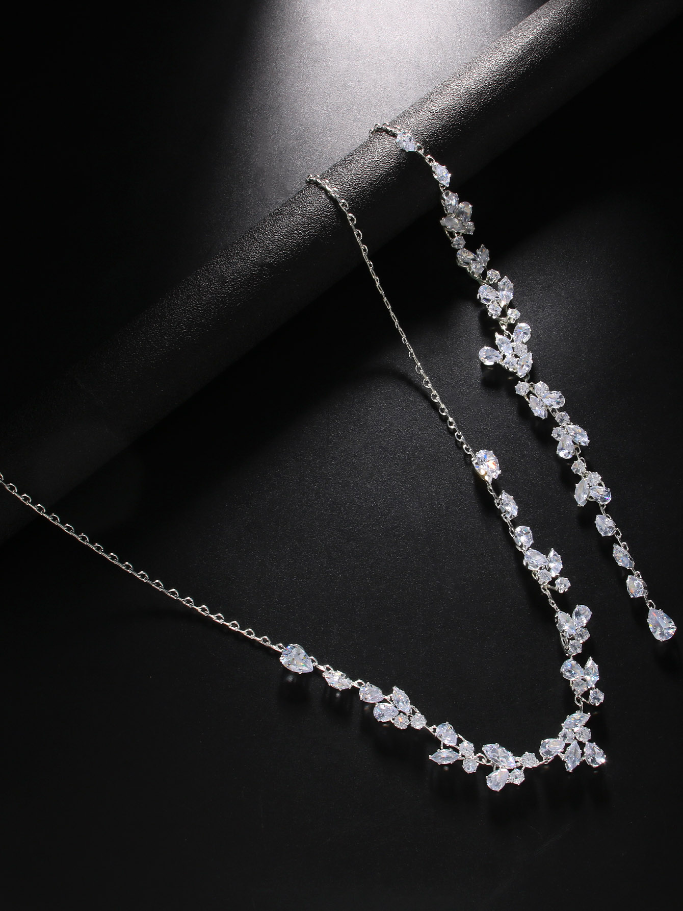 Crystal Leaf Backdrop Necklace - Body Jewelry Helix のレビューと価格