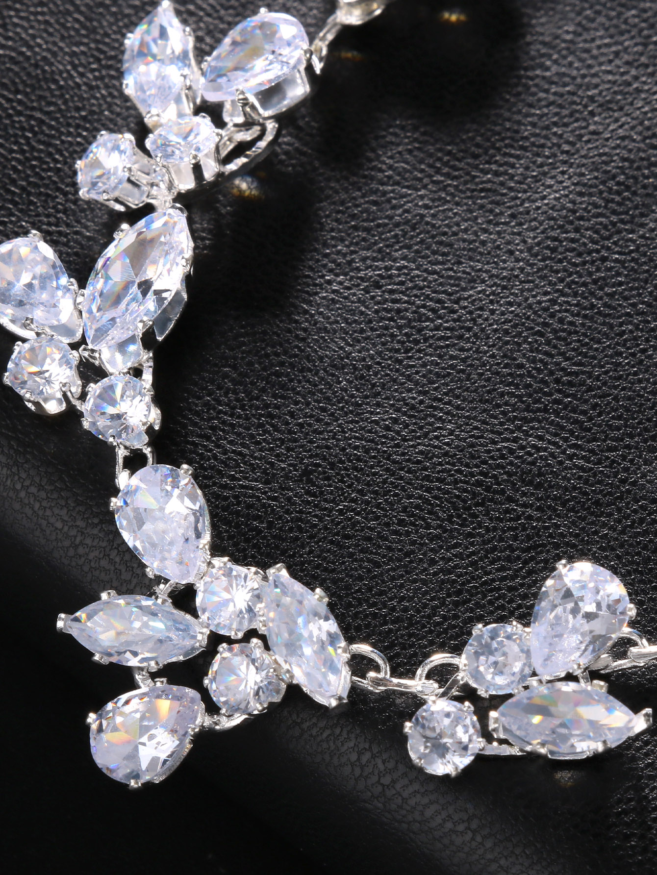 Crystal Leaf Backdrop Necklace - Body Jewelry Helix のレビューと価格